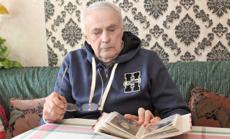 Возил хлеб на целине, учил добрушан дриблингу. Ветерану педагогического труда – 80 лет